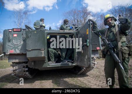 Swedish soldiers on Combat Vehicle 90 (CV90), In Swedish: Stridsfordon ...