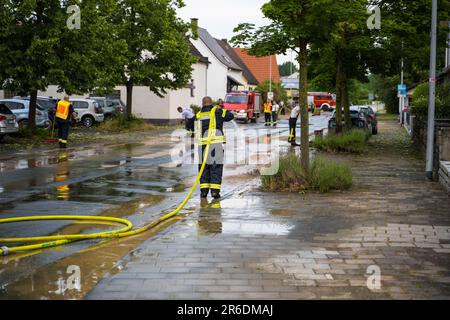 Otzberg Nieder Klingen, Germany. 09th June, 2023. Firefighters during cleanup operations. Heavy thunderstorms with heavy rain caused damage, especially in southern Hesse. Credit: Skander Essadi/5VISION.NEWS/dpa/Alamy Live News Stock Photo