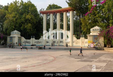 Stage recreation event and play area, Parque Mexico, Colonia Hipodromo, La Condesa neighbourhood, Mexico City, Mexico Stock Photo