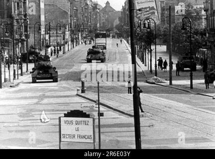 FILED - 17 June 1953, Berlin: View of empty Potsdamer Platz and Soviet tanks in Leipziger Straße after the suppression of the uprising. On June 17, 1953, a million people in the GDR protested against the still young socialist state - until Soviet tanks ended the uprising. Dramatic days. (to dpa 'When the tanks rolled: 70 years after the popular uprising in the GDR') Photo: Günter Bratke/dpa Stock Photo