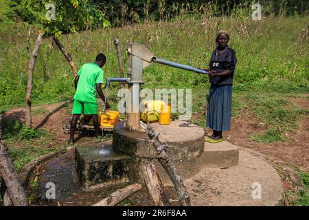 Pumping water from a communal water well, Ethiopia Stock Photo