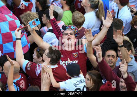 London, UK. 08th June, 2023. West Ham United fans during the West Ham United Trophy Parade after their UEFA Europa Conference League final win in Stratford on June 8th 2023 in London, United Kingdom. (Photo by Daniel Chesterton/phcimages.com) Credit: PHC Images/Alamy Live News Stock Photo