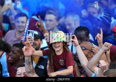 London, UK. 08th June, 2023. A young West Ham United fan lights a flare during the West Ham United Trophy Parade after their UEFA Europa Conference League final win in Stratford on June 8th 2023 in London, United Kingdom. (Photo by Daniel Chesterton/phcimages.com) Credit: PHC Images/Alamy Live News Stock Photo