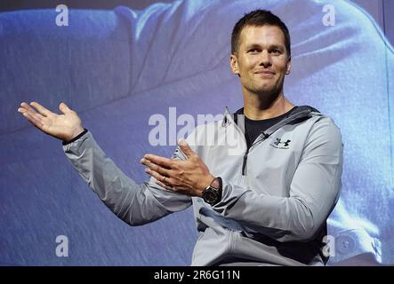 Super Bowl XXXVI - Patriots 20 SRams 17 - MVP Patriots QB Tom Brady