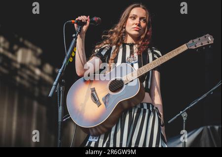 Holly Humberstone supports Sam Fender in at St. James' Park in Newcastle upon Tyne, UK. 9th June, 2023. Credit: Thomas Jackson/Alamy Live News Stock Photo