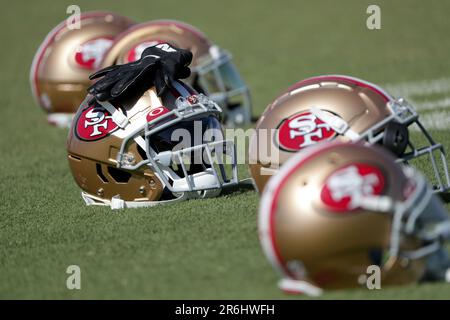 Santa Clara, California, USA. 24th Dec, 2017. The 49ers mascot, Sourdough  Sam, entertains the fans, during a NFL game between the Jacksonville  Jaguars and the San Francisco 49ers at the Levi's Stadium