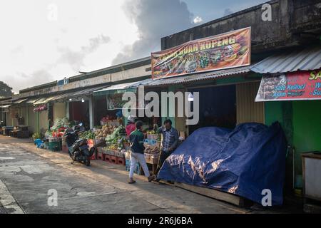 Salatiga, Indonesia - May 22, 2023: People at the fresh market in Salatiga, Indonesia. Stock Photo