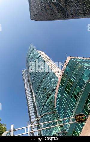 Afore XXI Banorte building foreground, looking up at Torre Mayor high-rise office block built 2003, Avenue Paseo de la Reforma, Mexico City, Mexico Stock Photo