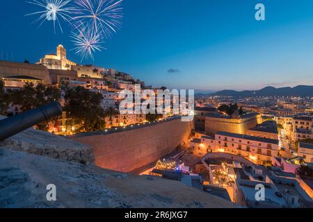 CANNON CATHEDRAL FORTRESS PROMENADE OLD TOWN IBIZA BALEARIC ISLANDS SPAIN Stock Photo