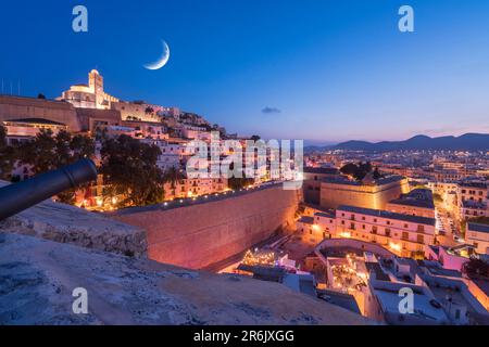 CANNON CATHEDRAL FORTRESS PROMENADE OLD TOWN IBIZA BALEARIC ISLANDS SPAIN Stock Photo