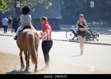 London, UK. 10th June, 2023. Members of the public enjoying the morning sun at Hyde Park, central London. A weather warning is in place with temperatures expected to rise significantly over the weekend . Photo credit: Ben Cawthra/Sipa USA Credit: Sipa USA/Alamy Live News Stock Photo