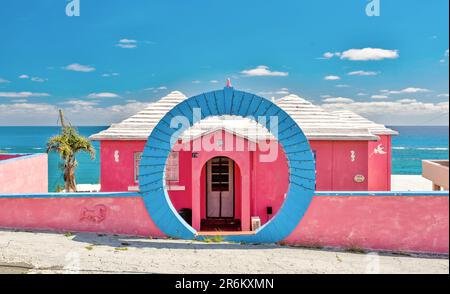 Colourful Bermuda home with traditional Moon Gate in front, Bermuda, Atlantic, North America Stock Photo