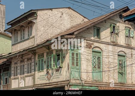 01 10  2007 Vintage Poona Old House With Brick Wall And Wooden Balcony  Window Frameworks Pune Maharashtra India Asia. Stock Photo