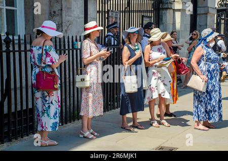 London, UK, 10 June 2023 Crowds out on the hotest day of the year in the West End.Trafalgar Square busy.   Credit: JOHNNY ARMSTEAD/Alamy Live News Stock Photo