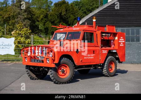 Fire Service Range Rover Old Warden Aerodrome Fire Service Land Rover Stock Photo - Alamy