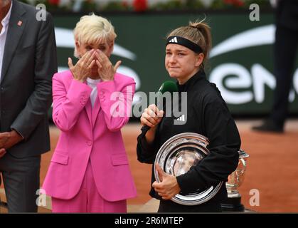 Paris, France. 10th June, 2023. Roland Garros Paris French Open 2023 Day 14 10/06/2023 An emotional Chris Evert and Karolina Muchova during Women's singles presentatiIon Credit: Roger Parker/Alamy Live News Stock Photo