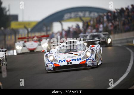 Le Mans, France. 10th June 2023. Porsche 911 GT1-98 driven by Laurent Aiello, Stephane Ortelli and Allan McNish, winner of Le Mans 1998 during the parade prior to the the 24 Hours of Le Mans 2023 on the Circuit des 24 Heures du Mans from June 10 to 11, 2023 in Le Mans, France - Photo: Joao Filipe/DPPI/LiveMedia Credit: Independent Photo Agency/Alamy Live News Stock Photo