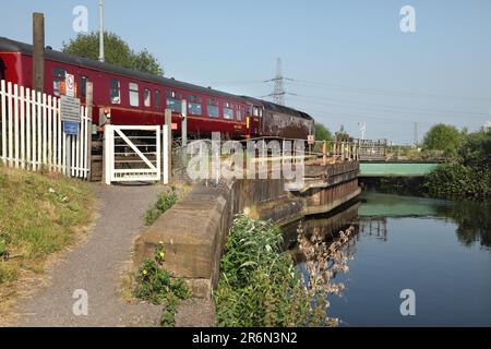 West Coast Railways Class 47 loco 47746 hauls the 1Z68 0732 Cleethorpes to Morpeth service over the Stainforth & Keadby canal on 10/6/23. Stock Photo