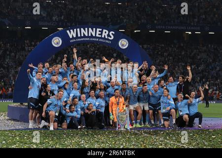 Istanbul, Turkey. 10th June, 2023. Manchester City celebrate with the trophy following the 1-0 victory in the UEFA Champions League match at Ataturk Olympic Stadium, Istanbul. Picture credit should read: Jonathan Moscrop/Sportimage Credit: Sportimage Ltd/Alamy Live News Stock Photo