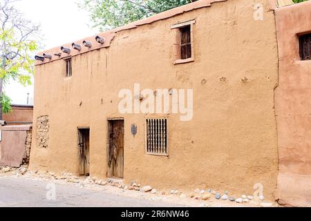 Exterior Facade of the De Vargas Street House, known as the Oldest House in the United States, in Santa Fe, New Mexico, USA. Stock Photo