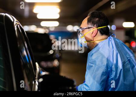 MELBOURNE, AUSTRALIA - APRIL 30: A nurse wearing full PPE takes swabs in the Pacific Epping Shopping Centre where one of the new mobile testing sites is located during COVID 19 on 30 April, 2020 in Melbourne, Australia. Stock Photo