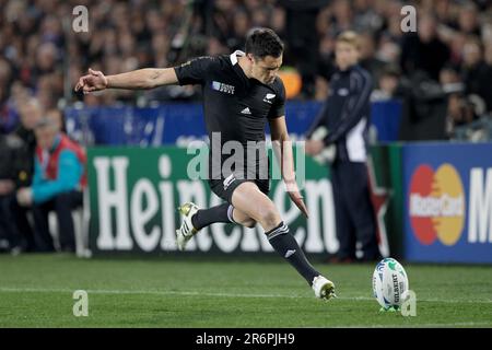 New Zealand’s Daniel Carter takes a kick against France during a Pool A match of the Rugby World Cup 2011, Eden Park, Auckland, New Zealand, Saturday, September 24, 2011. Stock Photo