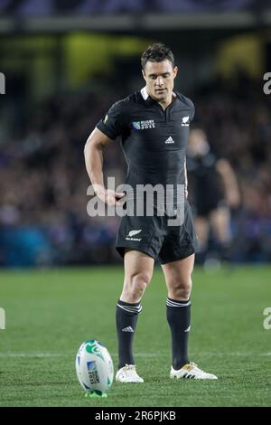 New Zealand’s Daniel Carter prepares to take a kick against France during a Pool A match of the Rugby World Cup 2011, Eden Park, Auckland, New Zealand, Saturday, September 24, 2011. Stock Photo