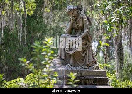 Historic Bonaventure Cemetery memorial amidst Southern live oaks and Spanish moss in Savannah, Georgia. (USA) Stock Photo