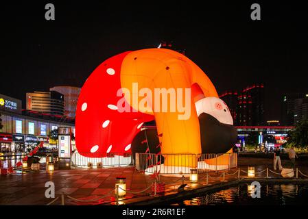 NINGBO, CHINA - JUNE 10, 2023 - People admire a 'LOWER BACK girl' air model at a square in Ningbo, Zhejiang province, China, June 10, 2023. Stock Photo