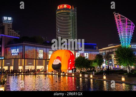 NINGBO, CHINA - JUNE 10, 2023 - People admire a 'LOWER BACK girl' air model at a square in Ningbo, Zhejiang province, China, June 10, 2023. Stock Photo