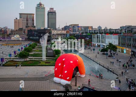 NINGBO, CHINA - JUNE 10, 2023 - People admire a 'LOWER BACK girl' air model at a square in Ningbo, Zhejiang province, China, June 10, 2023. Stock Photo