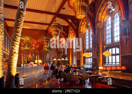 'Booking Office 1869' Bar and Restaurant at St Pancras, Kings Cross - London UK Stock Photo