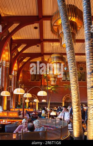 'Booking Office 1869' Bar and Restaurant at St Pancras, Kings Cross - London UK Stock Photo