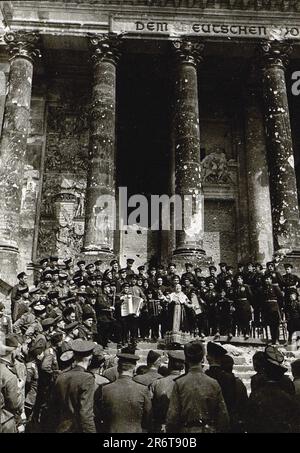 The singer Lidia Ruslanova sings on the steps of the Reichstag building. Museum: PRIVATE COLLECTION. Author: Georgy Grigoryevich Petrusov. Stock Photo