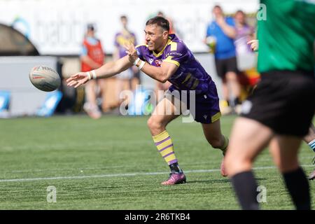 Newcastle, UK. 11th June, 2023. Evan Simons of Thunder passes during the BETFRED Championship match between Newcastle Thunder and Batley Bulldogs at Kingston Park, Newcastle on Sunday 11th June 2023. (Photo: Chris Lishman | MI News) Credit: MI News & Sport /Alamy Live News Stock Photo