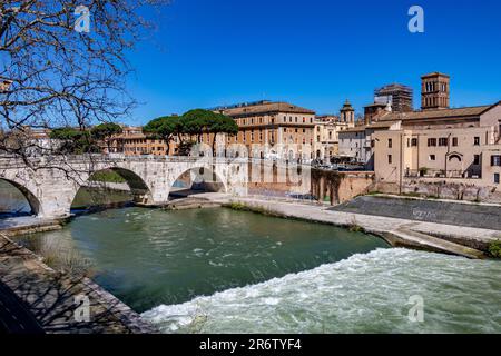 The Ponte Cestio bridge spanning The River Tiber  with Tiber Island in the background, Rome, Italy Stock Photo