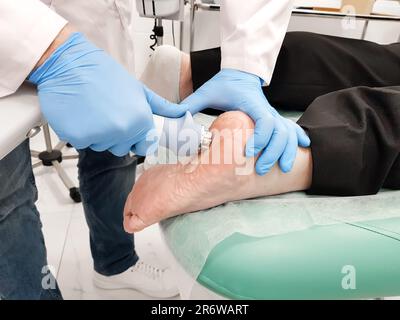 Extracorporeal Shockwave Therapy ESWT.Non-surgical treatment.Physical  therapy for neck and back muscles,spine with shock waves.Pain relief Stock  Photo - Alamy