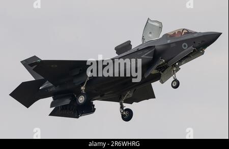 Royal Air Force Cosford, Cosford, Shropshire, England. 11th June 2023.  The RAF’s latest 5t h generation fighter the F-35B performs a hover pass for the air show, during RAF Cosford Air Show at Royal Air Force Cosford. Credit Image: (Cody Froggatt/Alamy Live News) Stock Photo