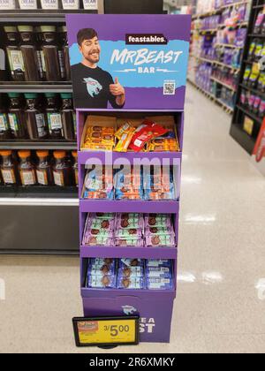 Mr beast youtube hi-res stock photography and images - Alamy