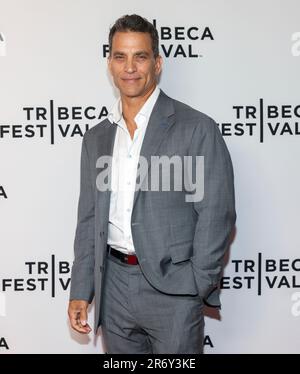 Johnathon Schaech attends the premiere of 