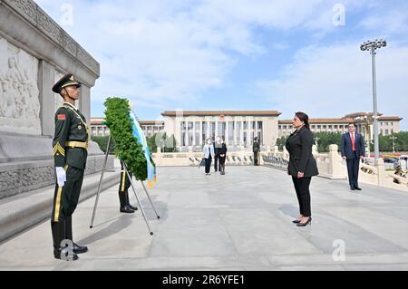 Beijing, China. 12th June, 2023. President of the Republic of Honduras Iris Xiomara Castro Sarmiento lays a wreath at the Monument to the People's Heroes on the Tian'anmen Square in Beijing, capital of China, June 12, 2023. Credit: Yue Yuewei/Xinhua/Alamy Live News Stock Photo