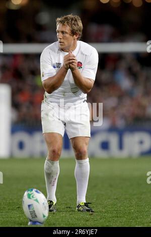 England’s Jonny Wilkinson takes a penalty kick against Scotland during a Pool B match of the Rugby World Cup 2011, Eden Park, Auckland, New Zealand, Saturday, October 01, 2011. Stock Photo