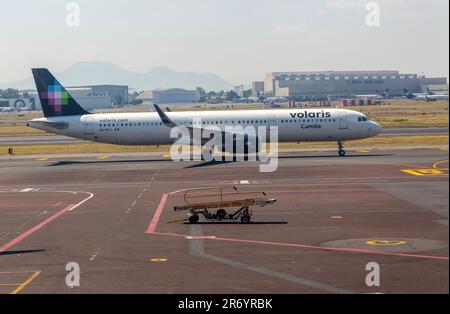 Aeroplane, Volaris, Airport, Mexico City, Mexico Stock Photo - Alamy