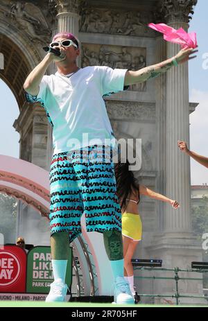 Milan, En. 11th June, 2023. Party like a dee jay at the Arco della Pace Credit: Independent Photo Agency/Alamy Live News Stock Photo