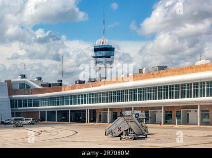 Control tower and terminal buildings, Terminal 2, Cancun International airport, Cancun, Quintana Roo, Mexico Stock Photo