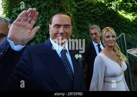 Silvio Berlusconi and Francesca Pascale in Ravello, at the wedding of her sister Marianna Pascale. 13/10/2017, Ravello, Italy Stock Photo