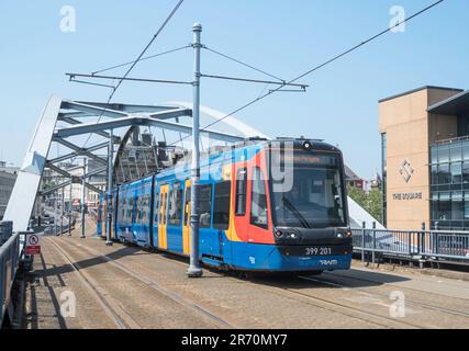 A Sheffield Stagecoach Supertram crossing Park Square bridge in Sheffield, Yorkshire, England, UK Stock Photo