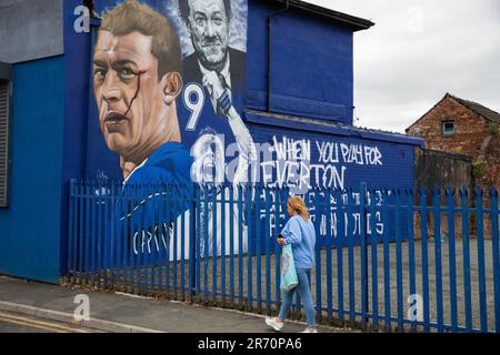 Street mural depicting Everton striker Duncan Ferguson & manager Howard Kendall, on the wall of a building, Spellow Lane, Liverpool. Mural by MurWalls Stock Photo
