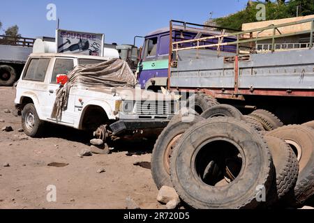 Djibouti. Assal lake area. local mechanic Stock Photo