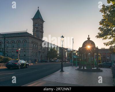 Sunset through the Queen Victoria Fountain in Dun Laoghaire Stock Photo